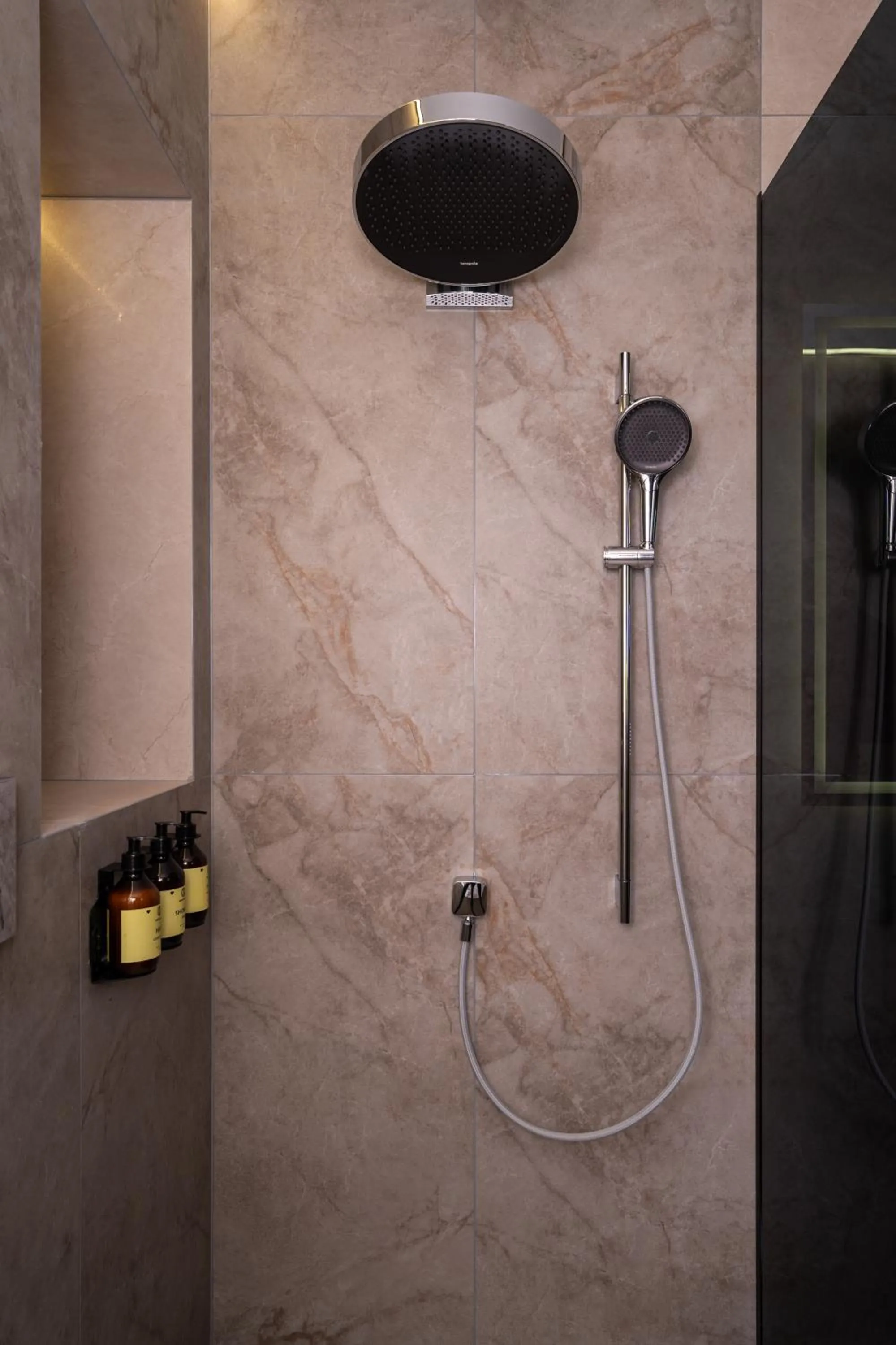 Shower in Grand Dior