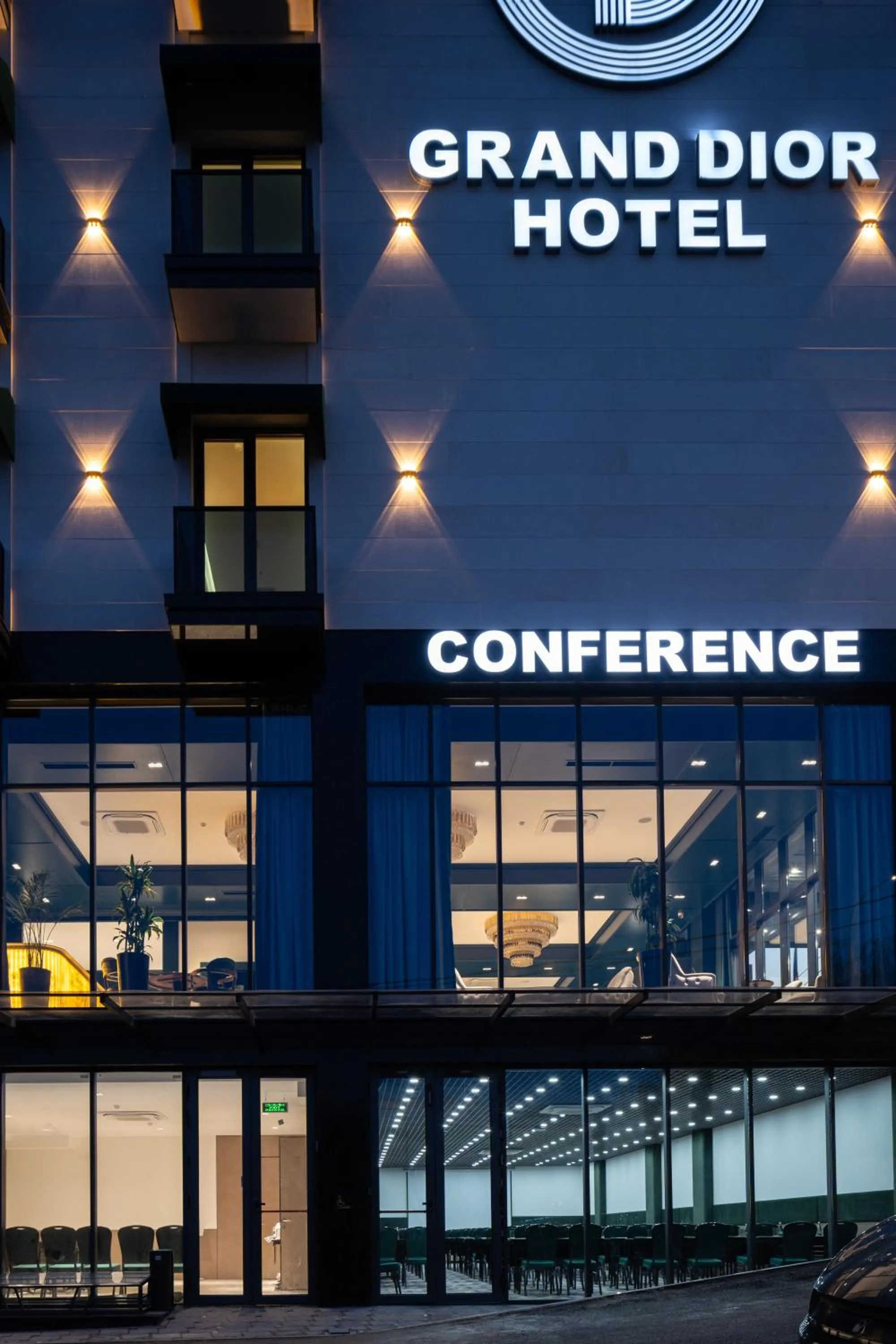 Facade/entrance in Grand Dior