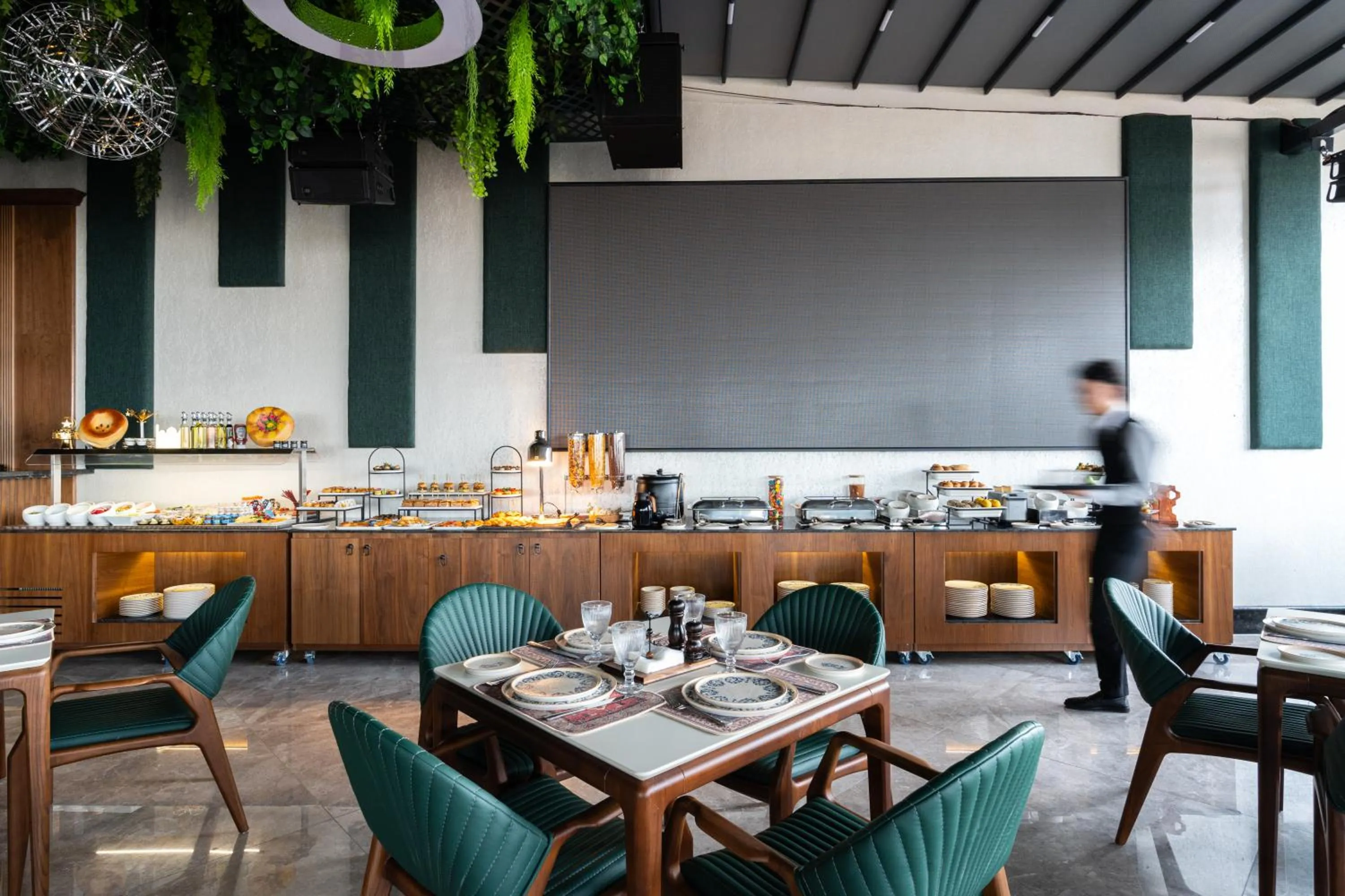 Restaurant/places to eat in Grand Dior