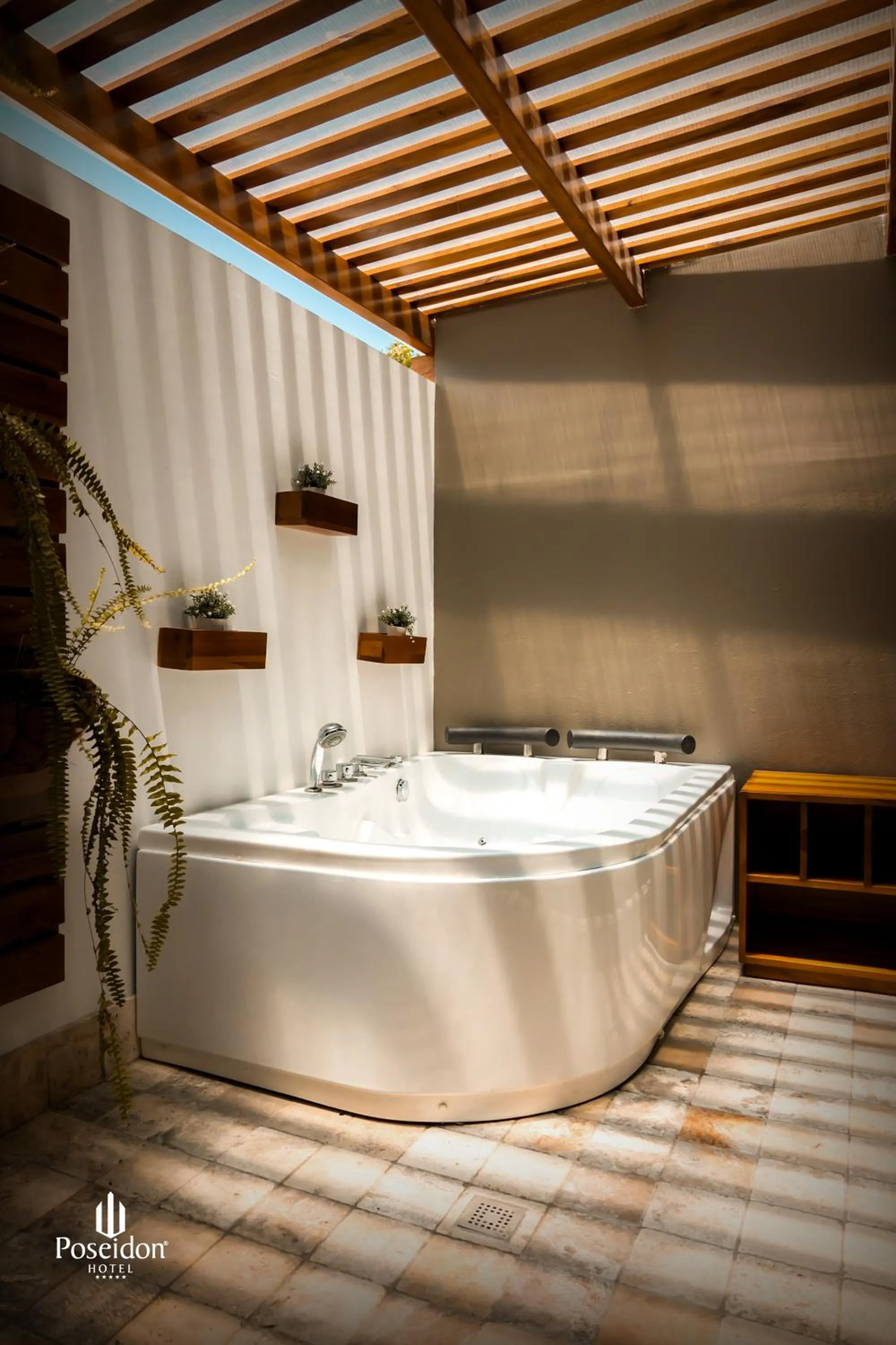 Hot Tub in Hotel Poseidon