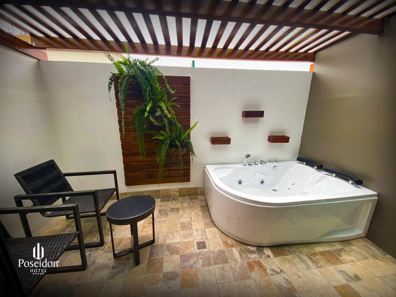 Hot Tub in Hotel Poseidon