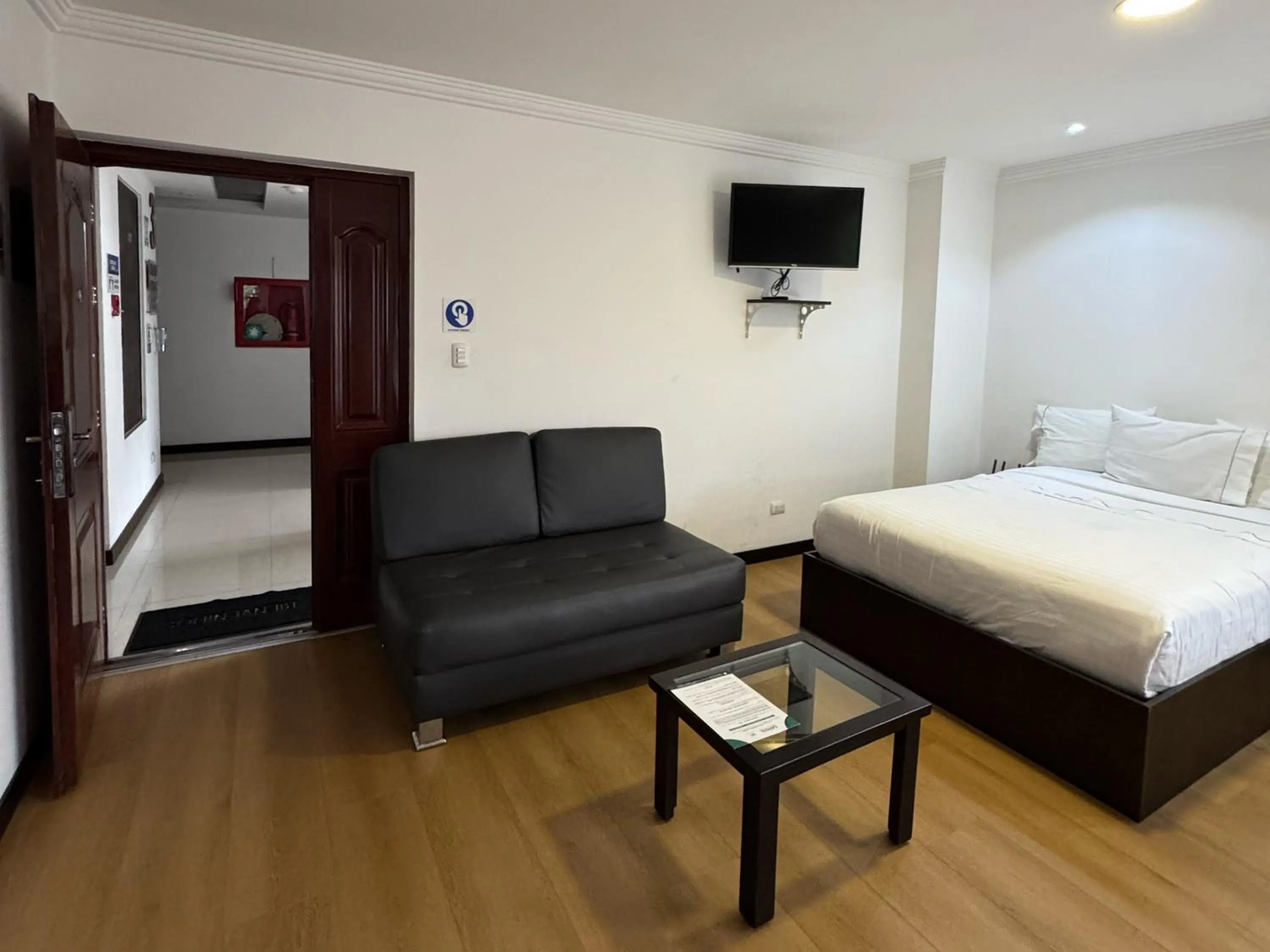 Bed in Gaviota Apartments & Suites