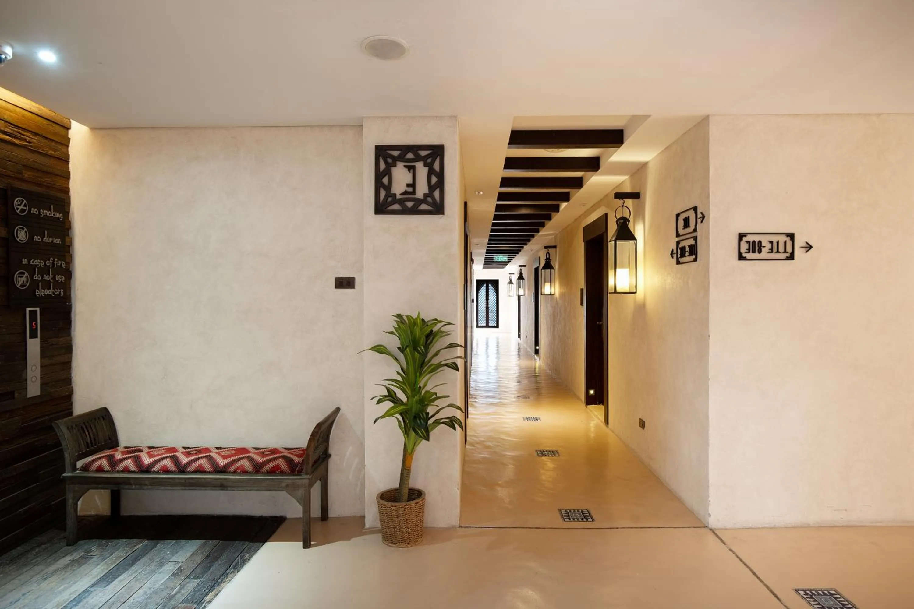 elevator in Dewan Bangkok