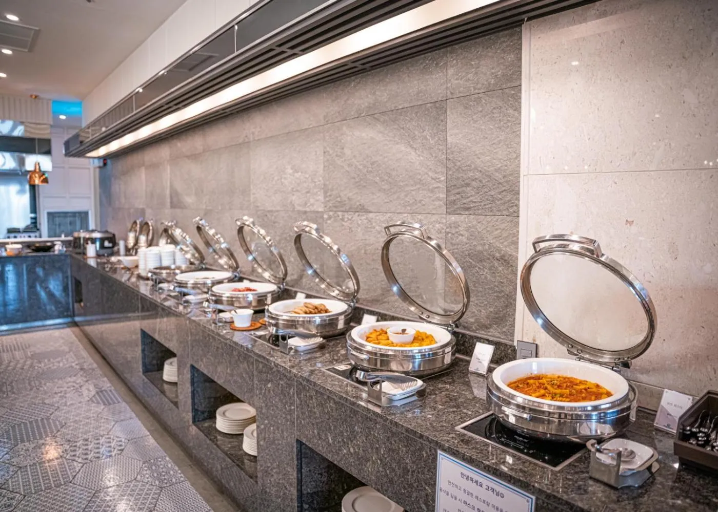 Buffet breakfast in Dyne Resort