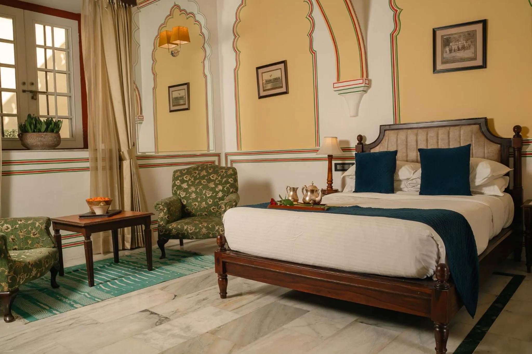 Bed in Hotel Narain Niwas Palace