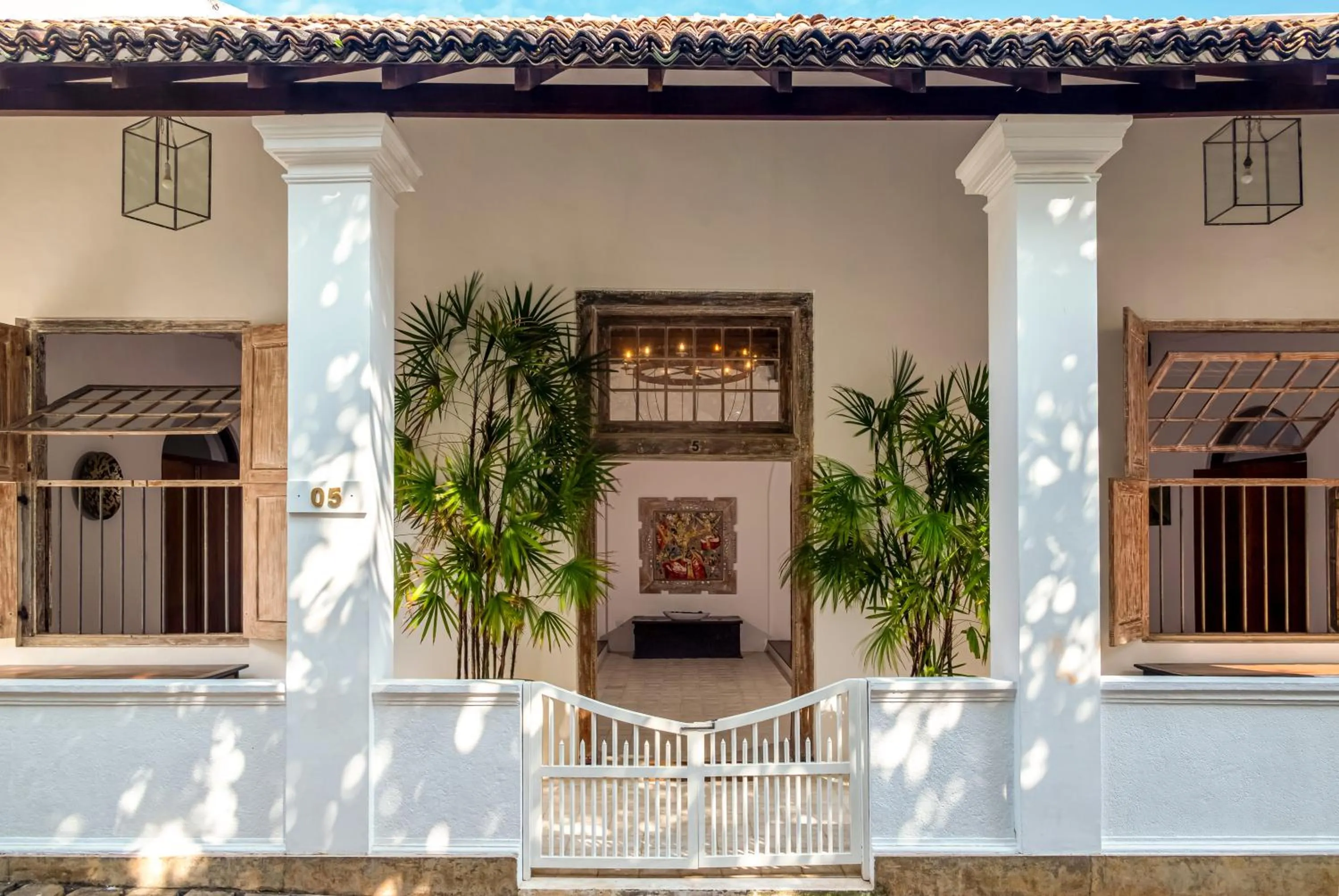 Facade/entrance in No 05 Middle Street