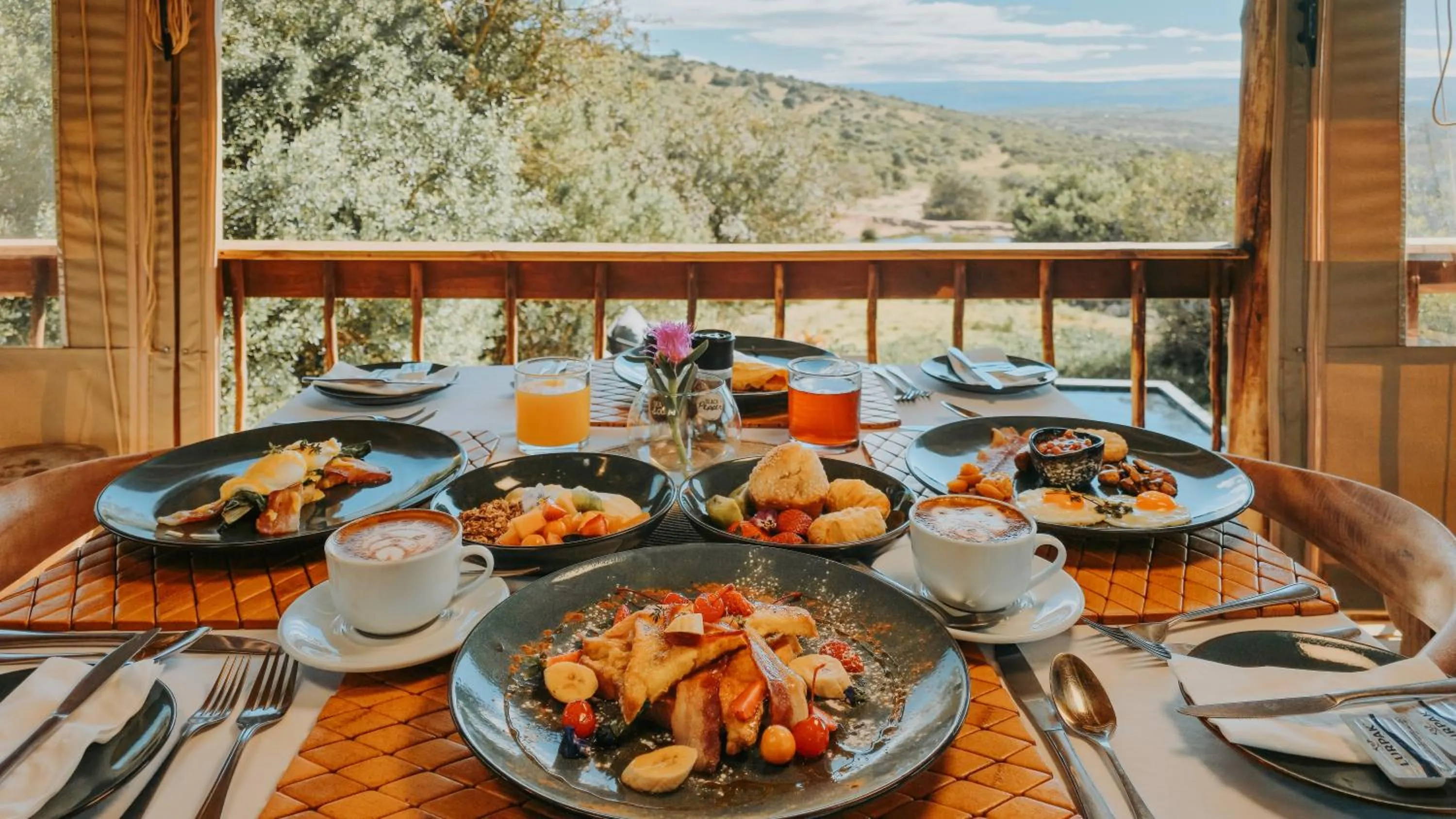 Food and drinks in Bukela Game Lodge - Amakhala Game Reserve