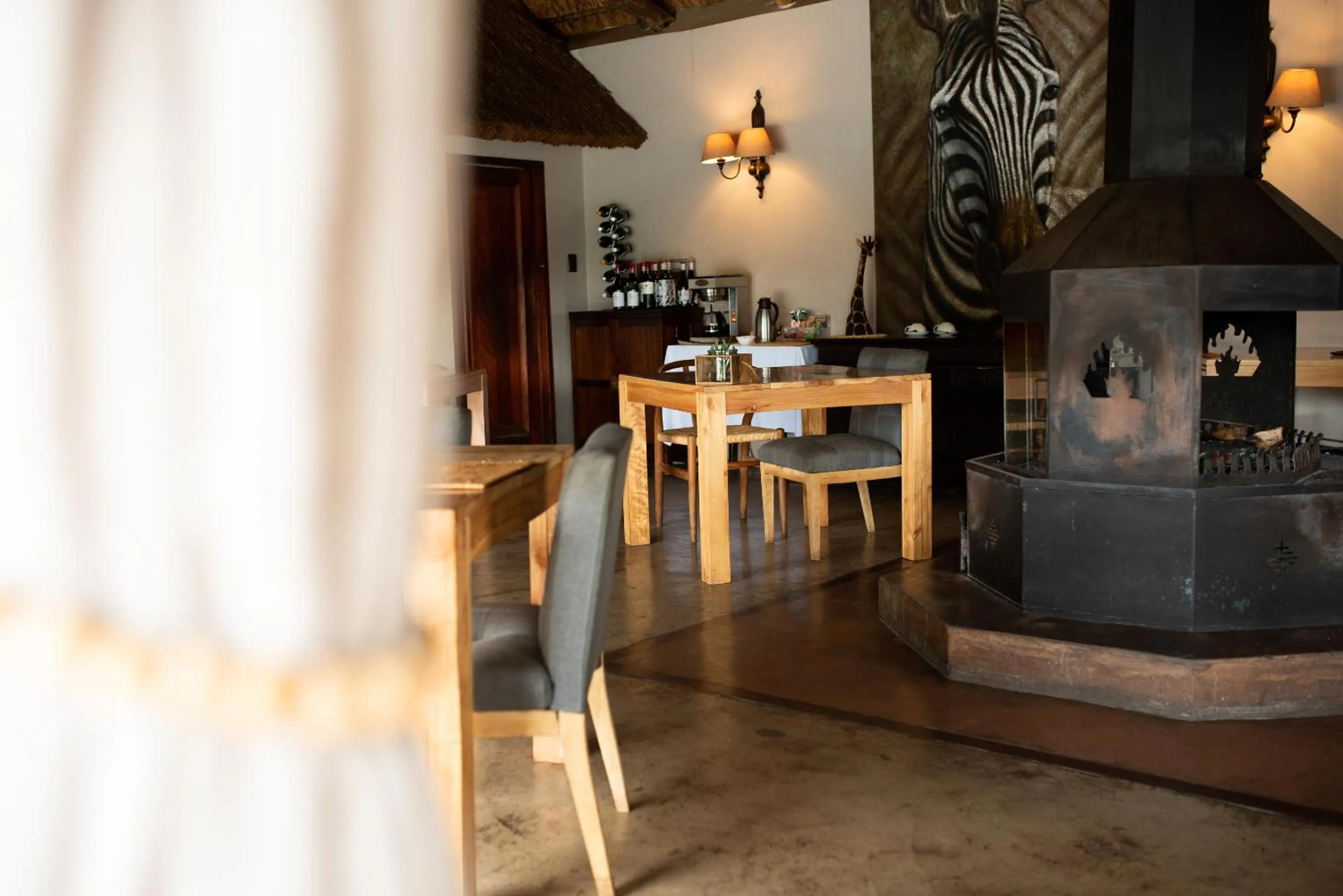 Restaurant/places to eat in Bukela Game Lodge - Amakhala Game Reserve