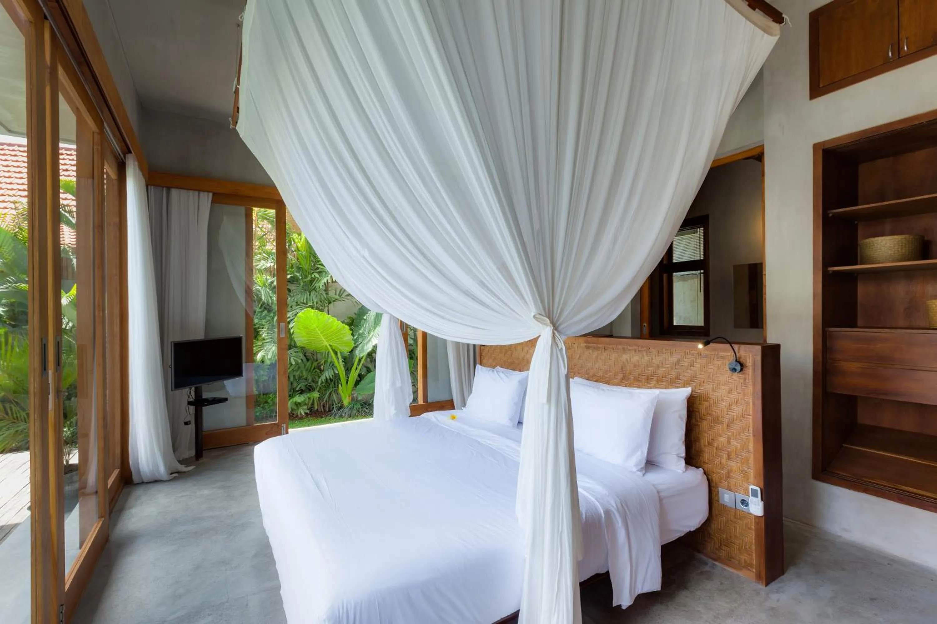 Photo of the whole room, Bed in ZIN Berawa Villas & Bungalows