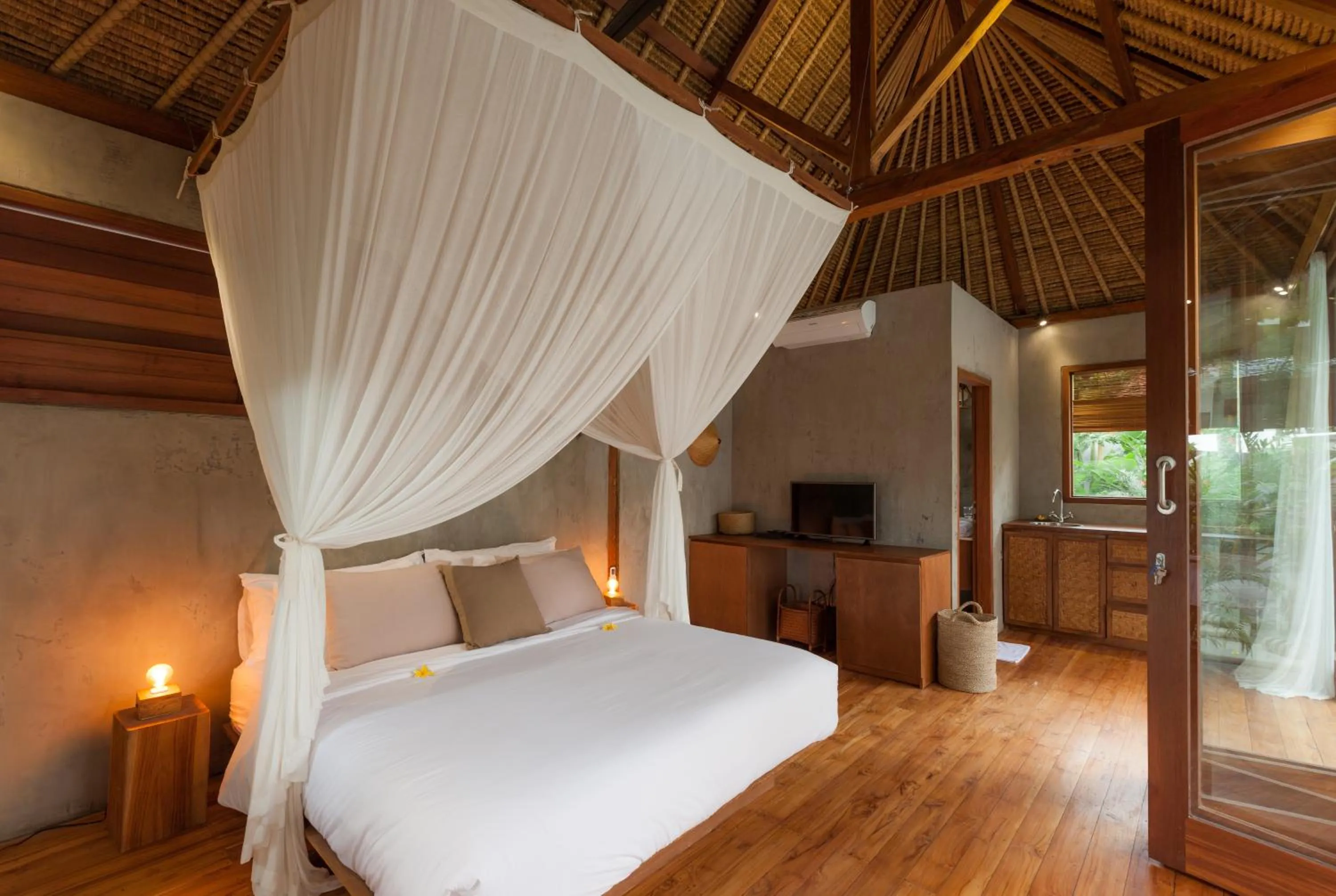 Photo of the whole room, Bed in ZIN Berawa Villas & Bungalows