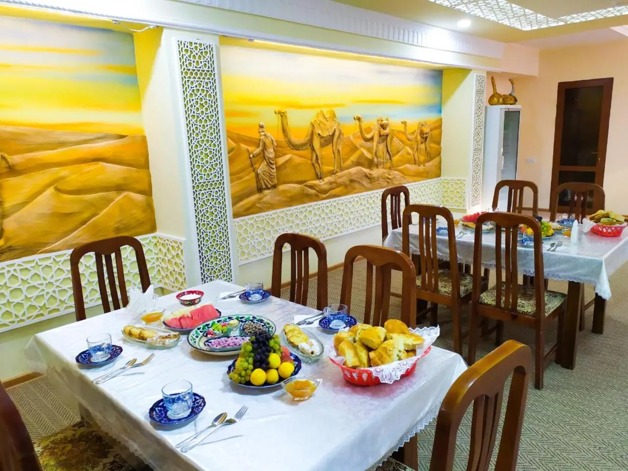 Restaurant/places to eat in Hotel Shams