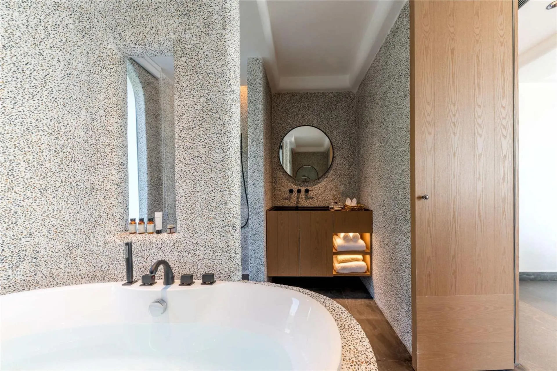 Double Room with Balcony in Miyue Shenzhen Monet Garden Seaview Resort