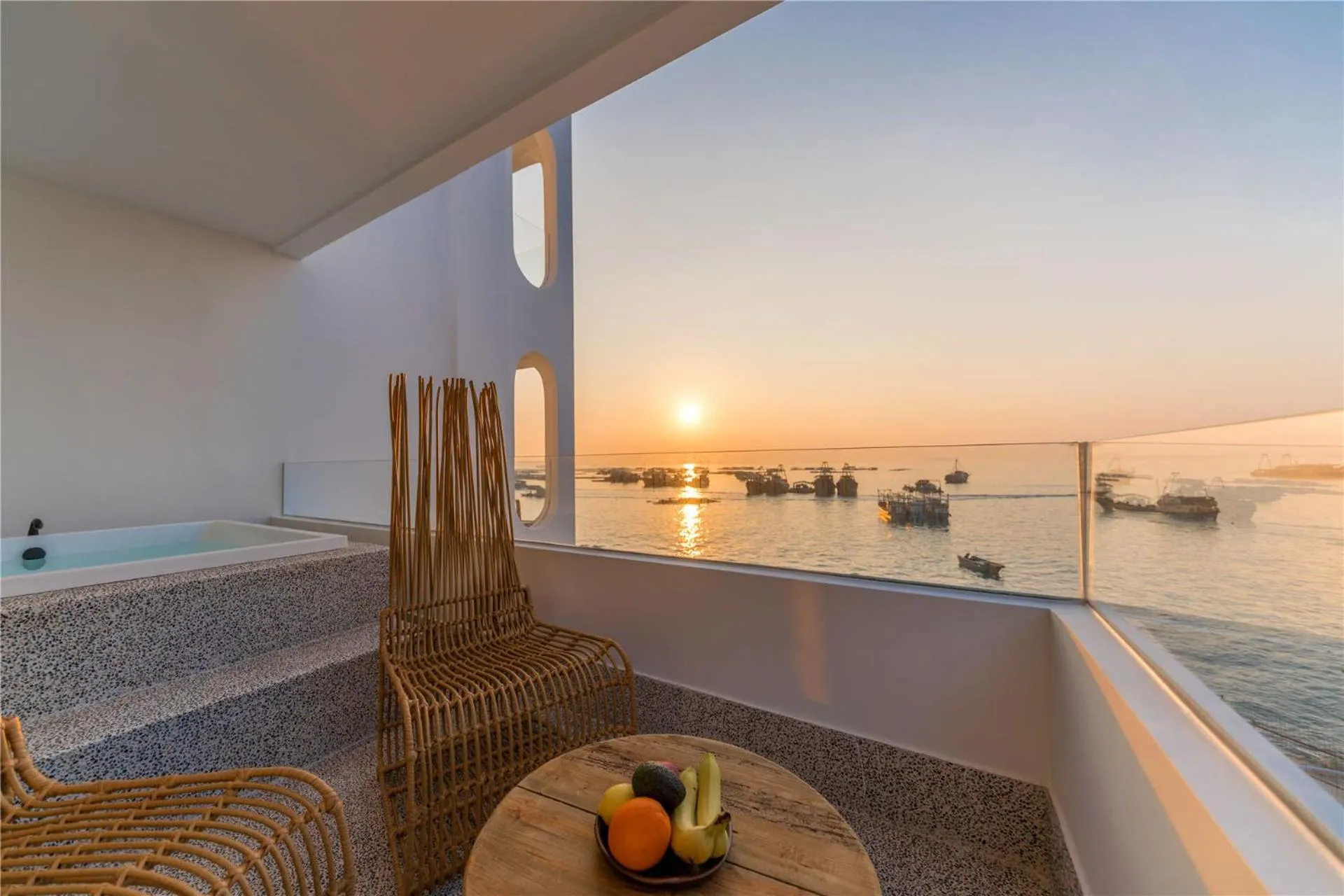 Deluxe Double Room with Sea View in Miyue Shenzhen Monet Garden Seaview Resort