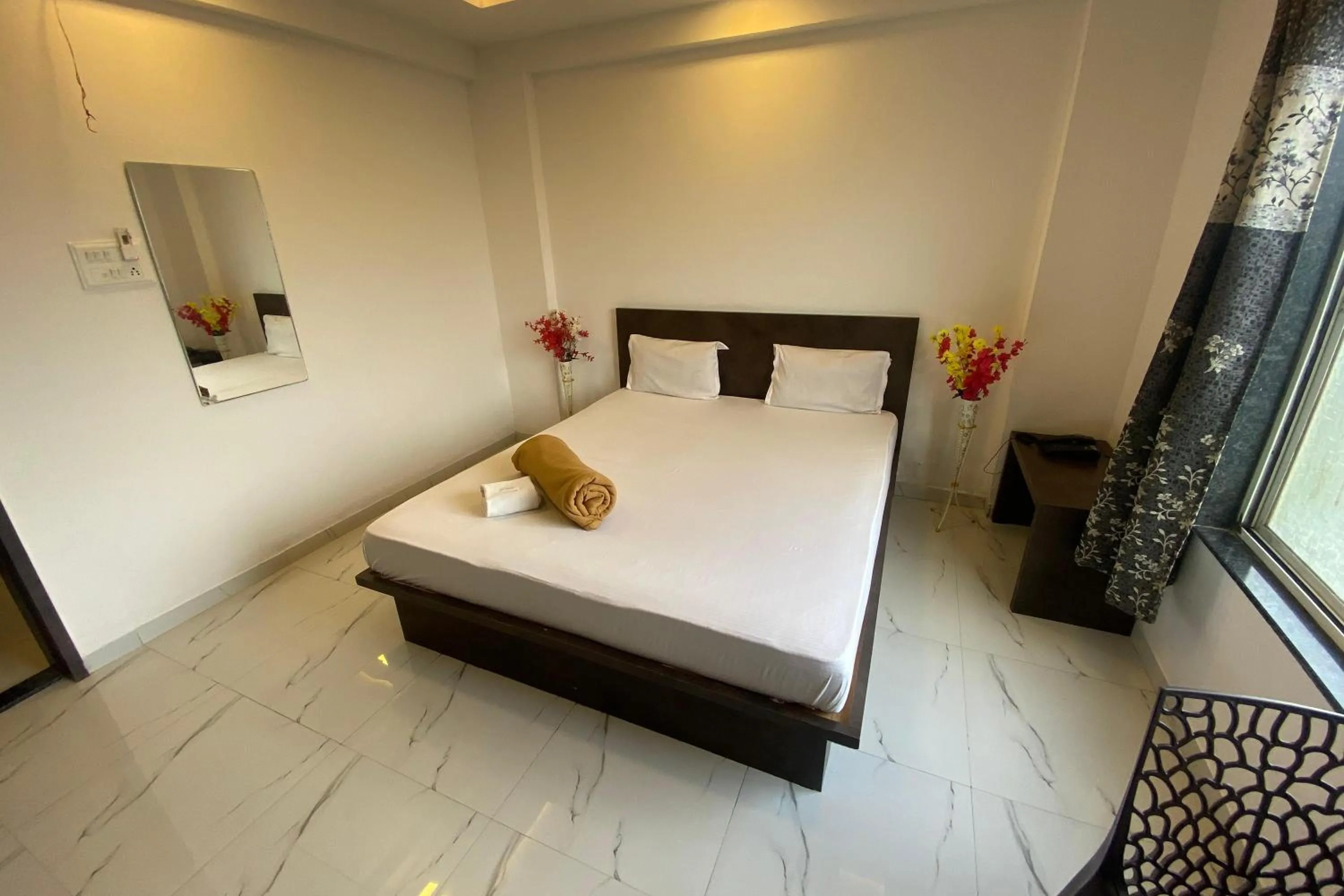 Bedroom, Bed in Sai Vishwa Lodging