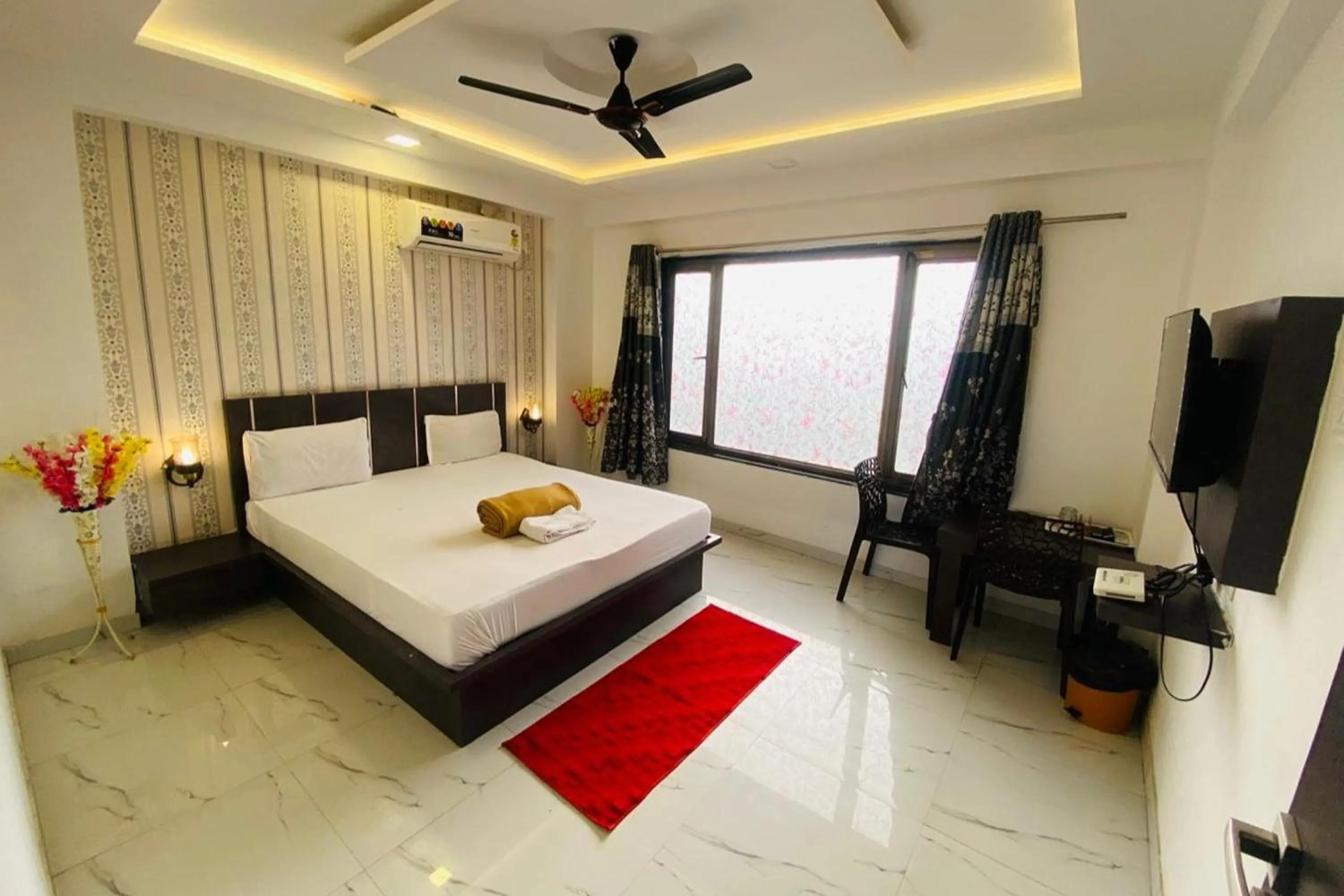 Bedroom, Bed in Sai Vishwa Lodging