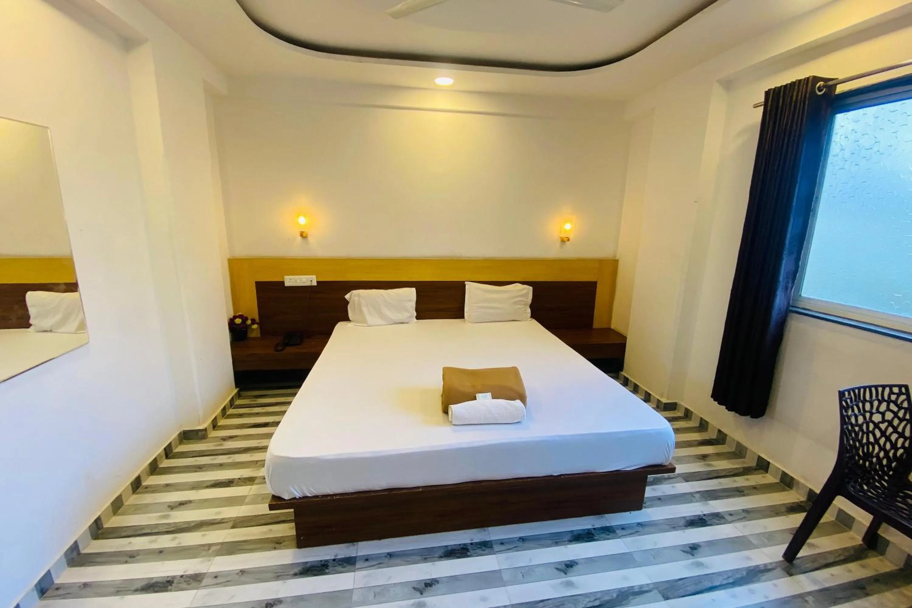 Bedroom, Bed in Sai Vishwa Lodging