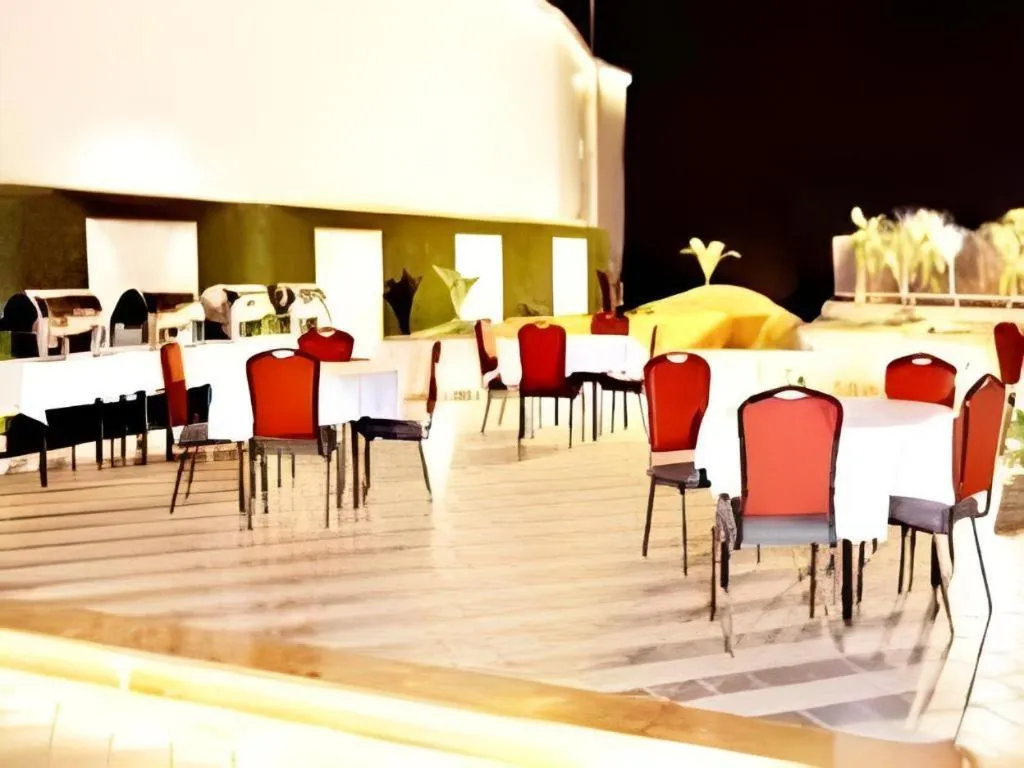 Mumbai Metro - The Executive Hotel