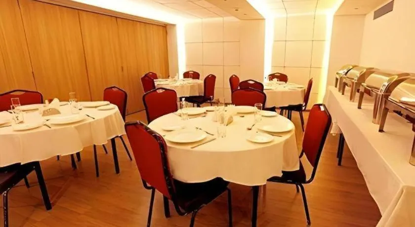 Mumbai Metro - The Executive Hotel