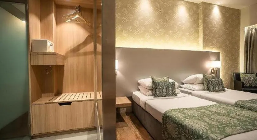 Bed in Mumbai Metro - The Executive Hotel