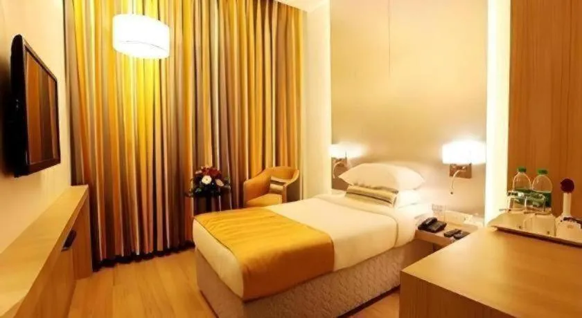 Bed in Mumbai Metro - The Executive Hotel