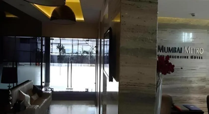 Mumbai Metro - The Executive Hotel