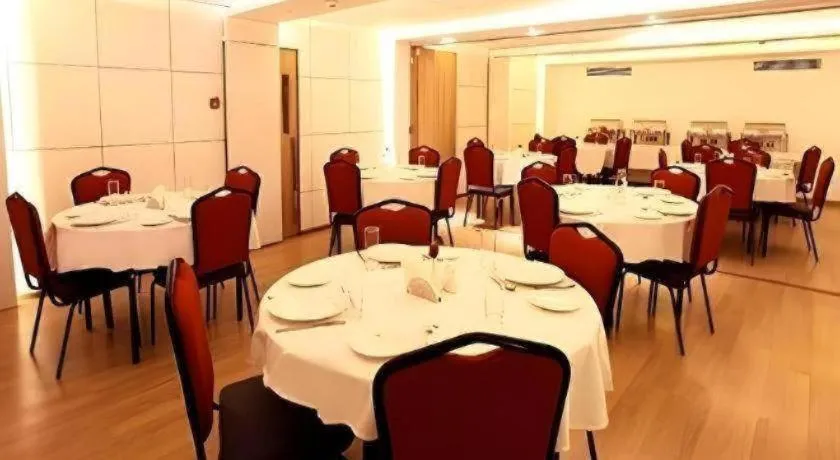 Mumbai Metro - The Executive Hotel