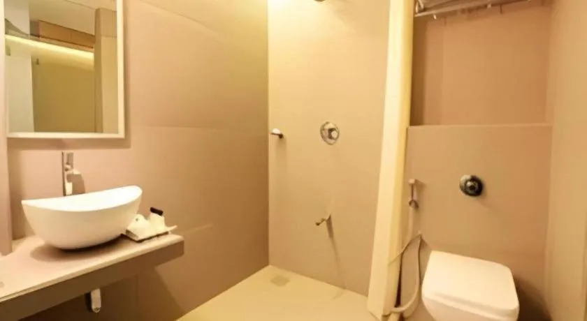 Mumbai Metro - The Executive Hotel