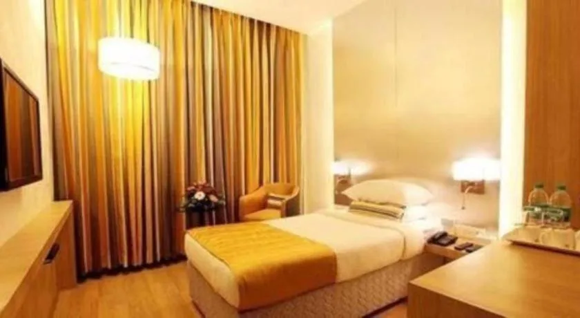 Bed in Mumbai Metro - The Executive Hotel