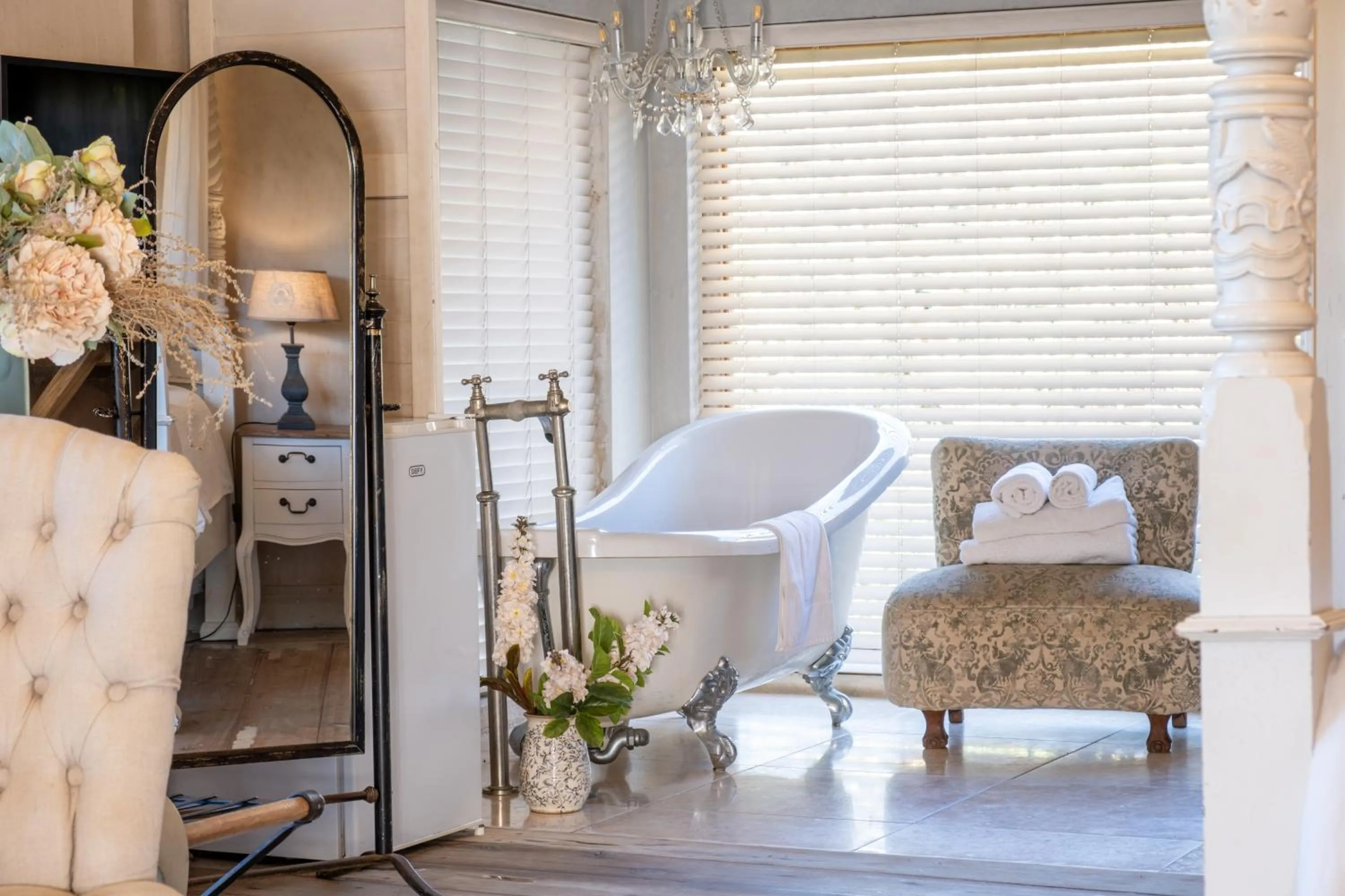 Bathroom, Bed in Petite Provence B&B