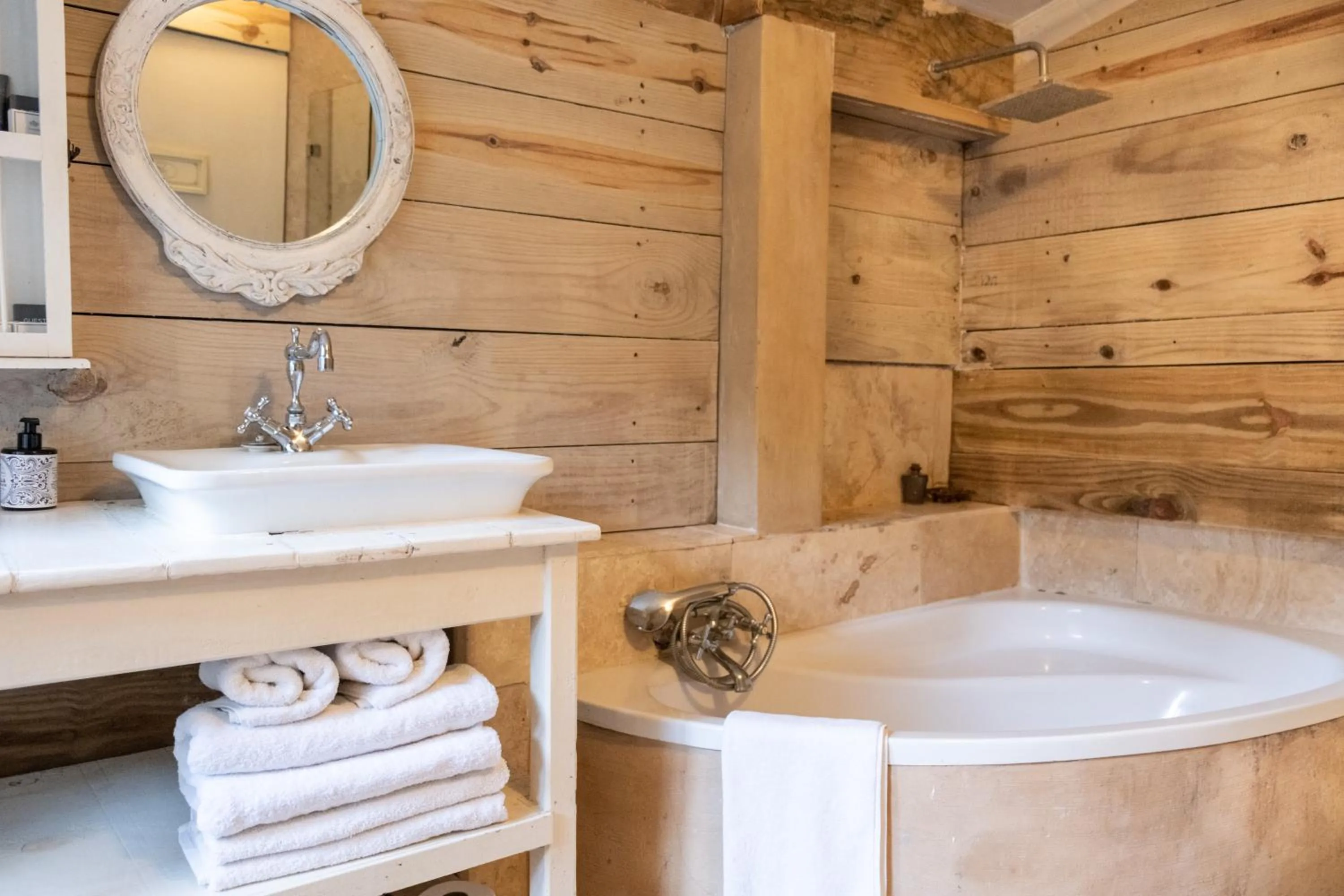 Bathroom in Petite Provence B&B