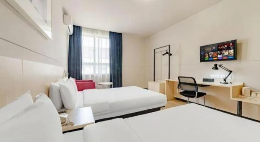 Bed in Jinjiang Inn Shanghai International Tourism and Resorts Zone Kangxin Highway Branch