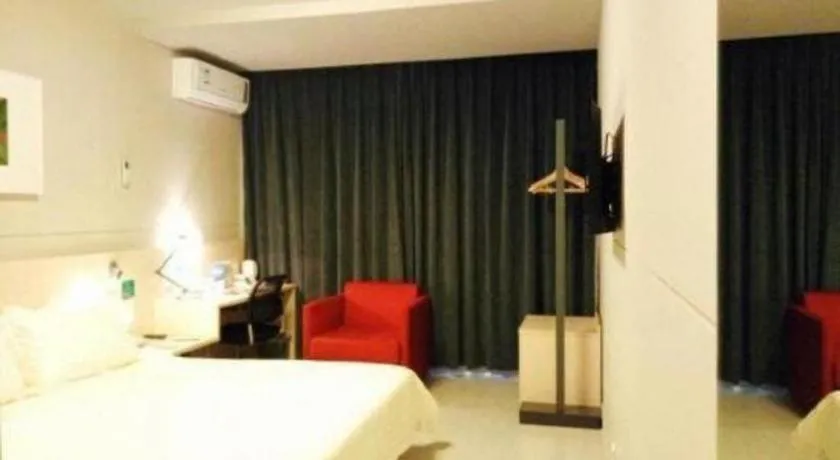 Bed in Jinjiang Inn Shanghai International Tourism and Resorts Zone Kangxin Highway Branch