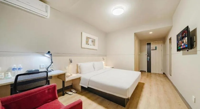 Bed in Jinjiang Inn Shanghai International Tourism and Resorts Zone Kangxin Highway Branch