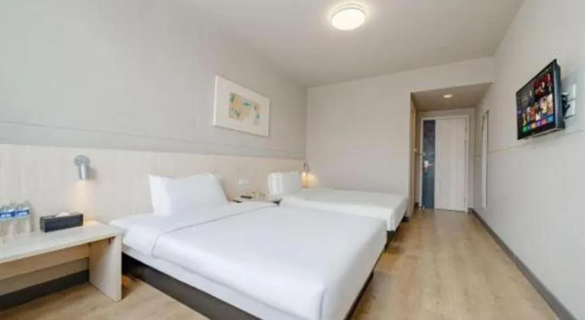 Bed in Jinjiang Inn Shanghai International Tourism and Resorts Zone Kangxin Highway Branch