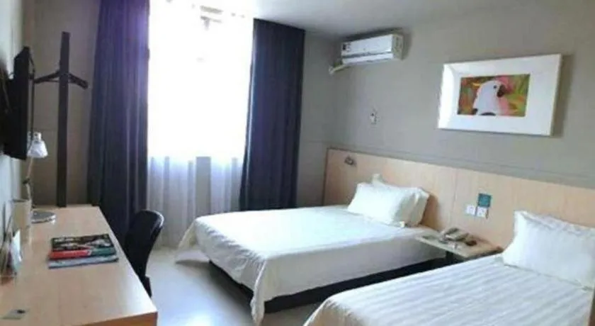 Bed in Jinjiang Inn Shanghai International Tourism and Resorts Zone Kangxin Highway Branch