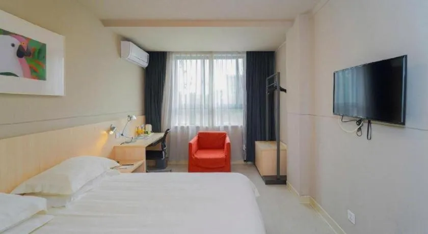 Bed in Jinjiang Inn Shanghai International Tourism and Resorts Zone Kangxin Highway Branch