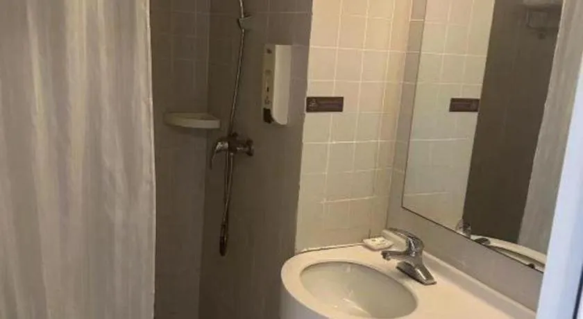 Jinjiang Inn Shanghai International Tourism and Resorts Zone Kangxin Highway Branch