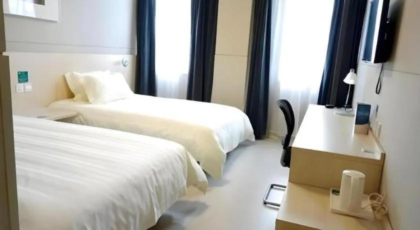 Bed in Jinjiang Inn Shanghai International Tourism and Resorts Zone Kangxin Highway Branch