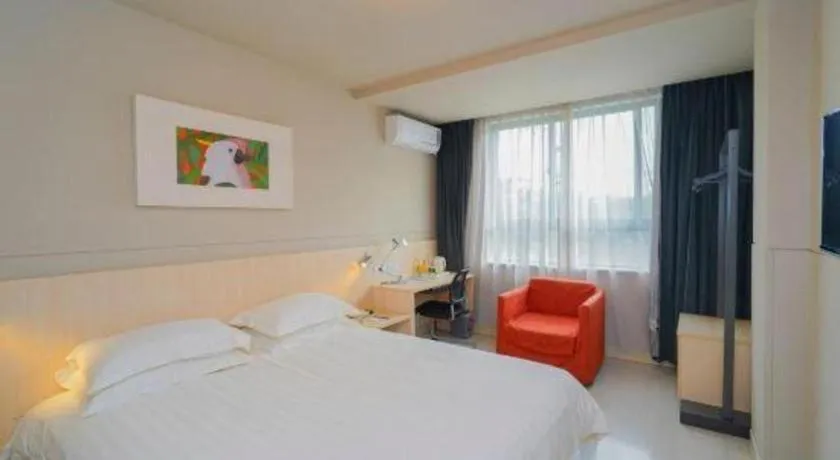 Bed in Jinjiang Inn Shanghai International Tourism and Resorts Zone Kangxin Highway Branch