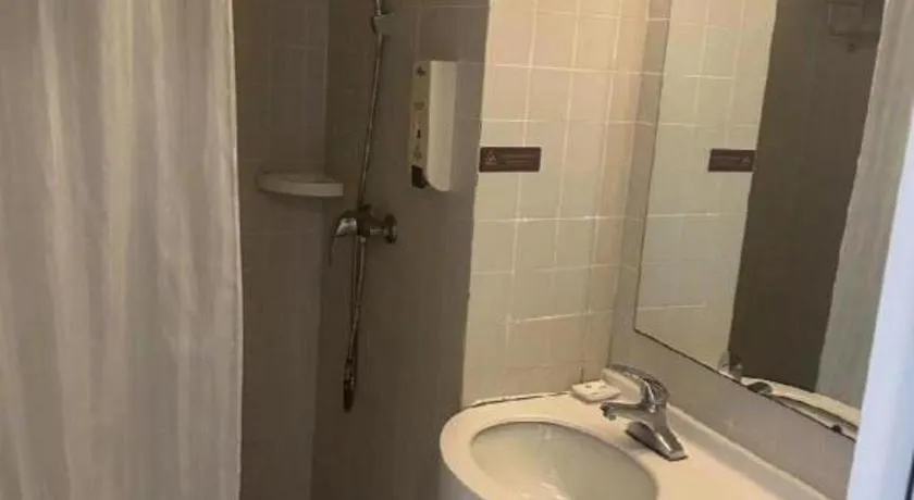 Jinjiang Inn Shanghai International Tourism and Resorts Zone Kangxin Highway Branch