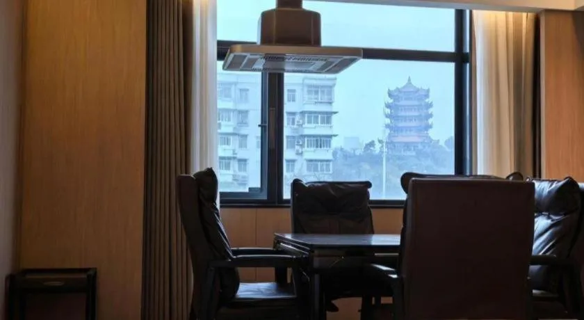 Vienna International Hotel Wuhan Huanghelou Pengliuyang Metro Station