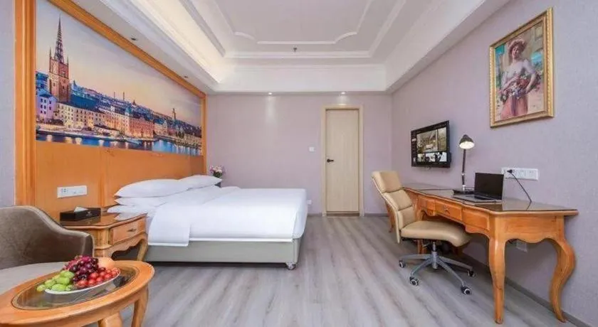 Bed in Vienna International Hotel Wuhan Huanghelou Pengliuyang Metro Station