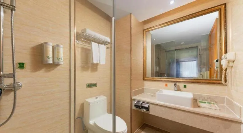 Vienna International Hotel Wuhan Huanghelou Pengliuyang Metro Station