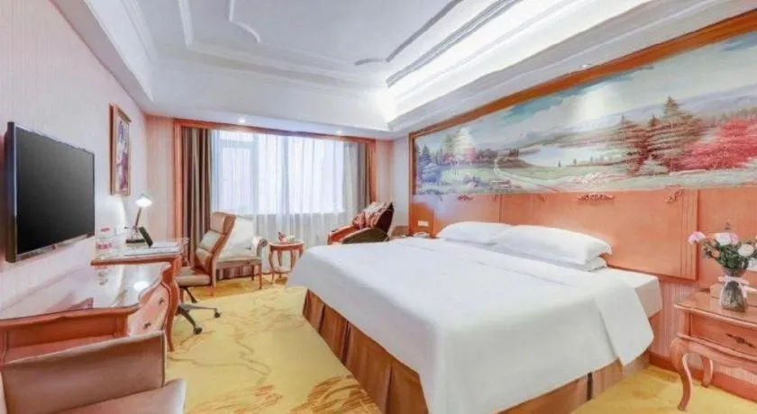 Bed in Vienna International Hotel Wuhan Huanghelou Pengliuyang Metro Station