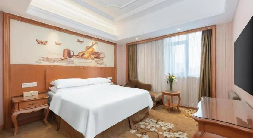 Bed in Vienna International Hotel Wuhan Huanghelou Pengliuyang Metro Station