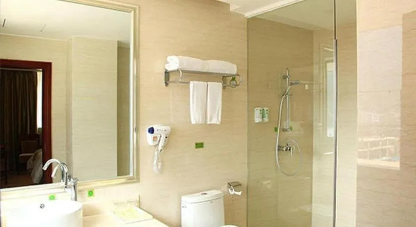 Vienna International Hotel Wuhan Huanghelou Pengliuyang Metro Station