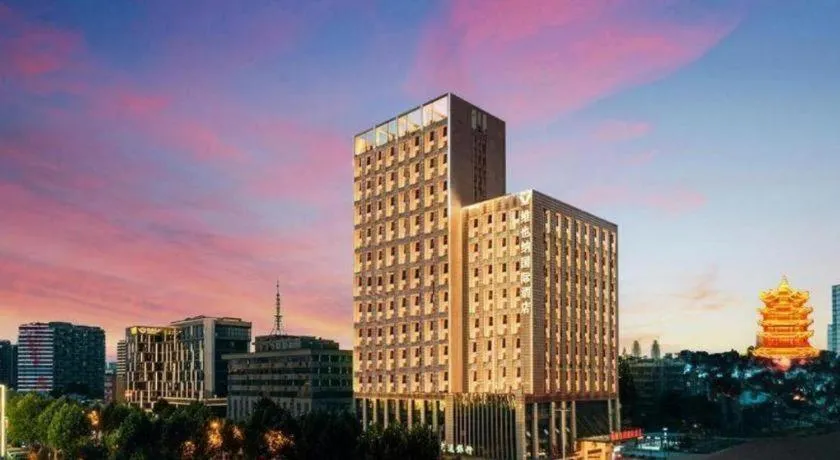 Vienna International Hotel Wuhan Huanghelou Pengliuyang Metro Station
