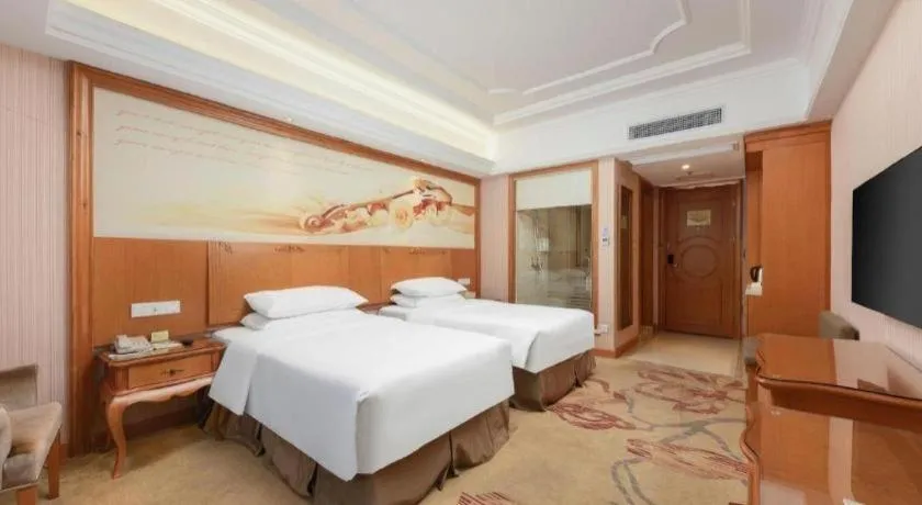 Bed in Vienna International Hotel Wuhan Huanghelou Pengliuyang Metro Station