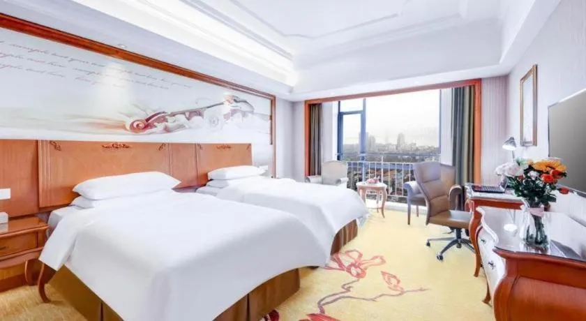 Bed in Vienna International Hotel Wuhan Huanghelou Pengliuyang Metro Station
