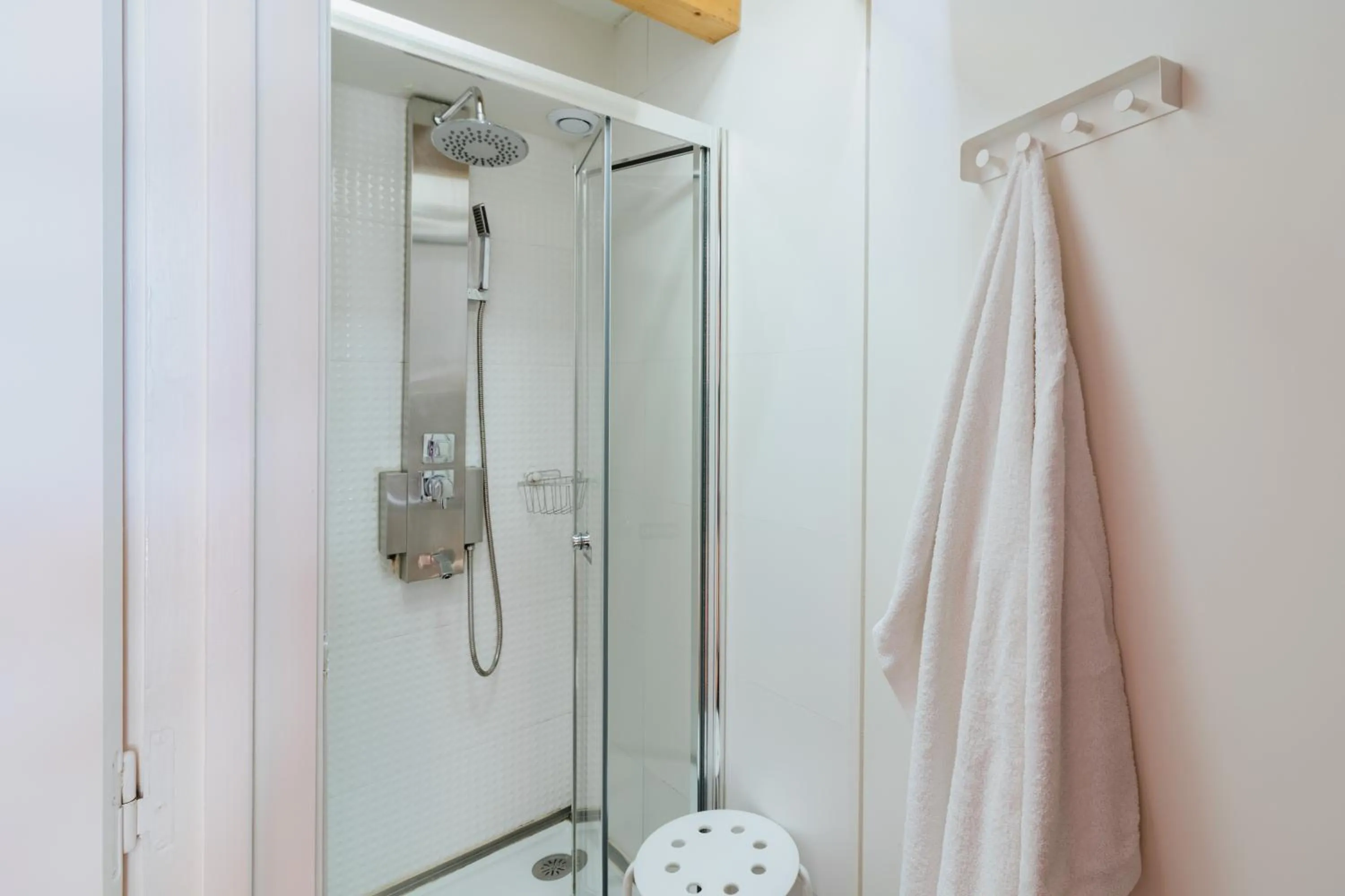 Shower in Happy Porto Hostel